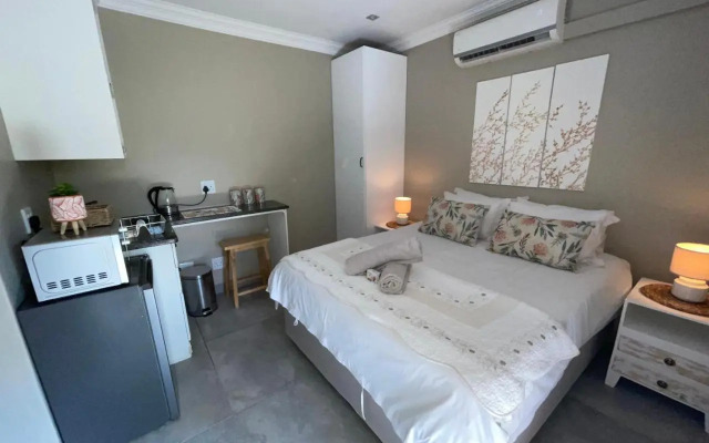 Guest house on Gillian Unit 5