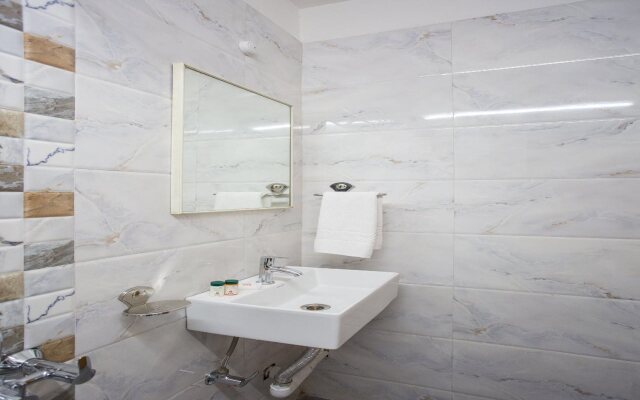 Padma Krishna Hotel