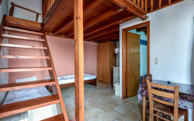 Apartment4 50 metres from THE Sea 'NEW LISTING'