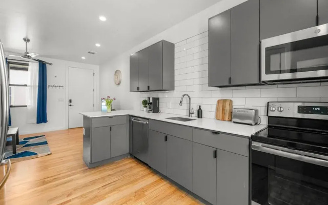 East Austin Condo - 2 Bedrooms & Parking