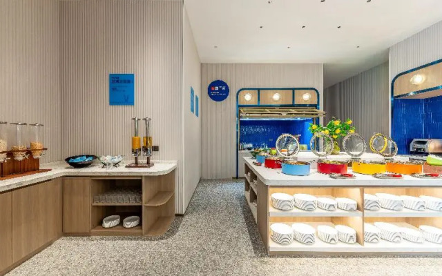 Holiday Inn Express Shanghai Changyang Road by IHG