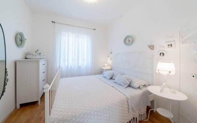 Awesome Home in Povljana With 4 Bedrooms and Wifi