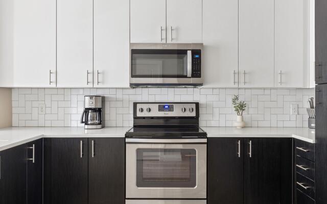 Denver | Delightful 1BD/1BA Riverfront Apartment