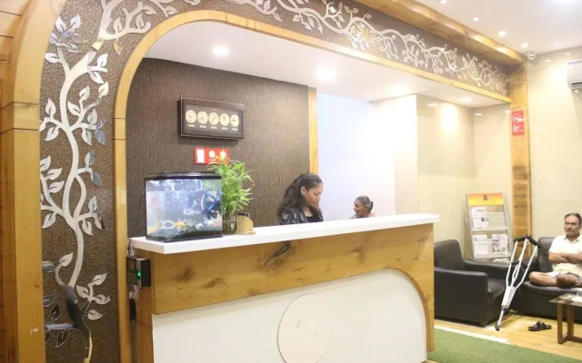 OYO 8490 Hotel Grandeur