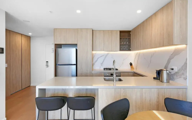 Elegant 2-bed Broadbeach Hotel With Ocean View