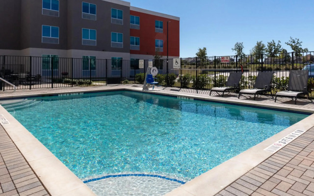 Holiday Inn Express & Suites Leander by IHG