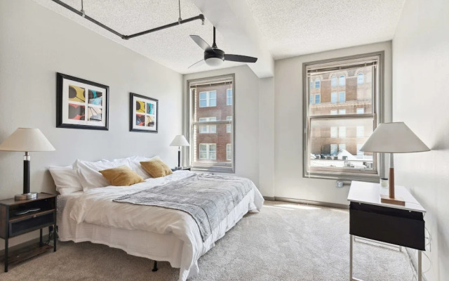Spacious 2BR Downtown Retreat