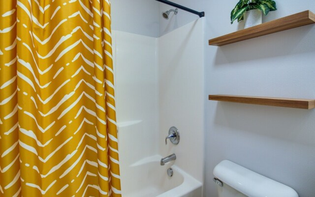 Lynchburg Rental w/ Deck: Near Downtown!