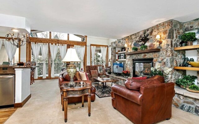 4 Bedroom Antlers Vacation Rental With Incredible Slopeside Views and Just a Short Walk to Gondola and Lionshead Village