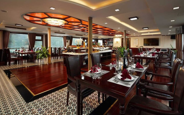 Dora cruise Lan Ha bay 5 star