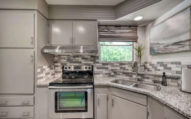 Luxury Lakefront Oasis With Boat Dock-firepit