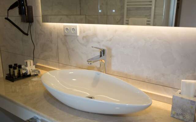TN&CO Exclusive Cip Suites and Primeclass Rooms (Adults Only)