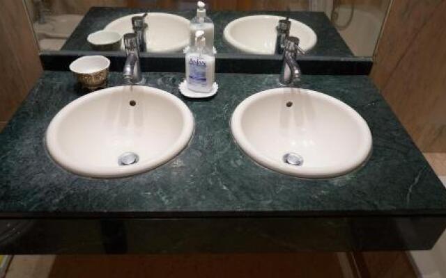 SENATOR APARTMENT by Coral Beach