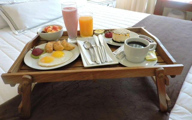 Epiqus Hotel