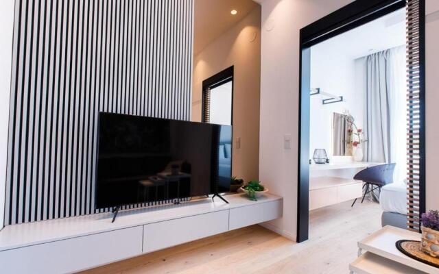 Zeus Design Apartments Unique #36