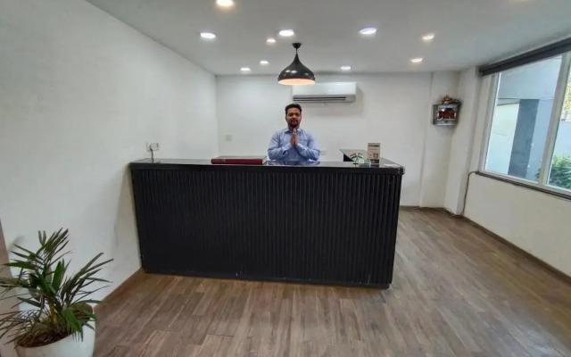 Saltstayz Select - Near Sohna Road City Center