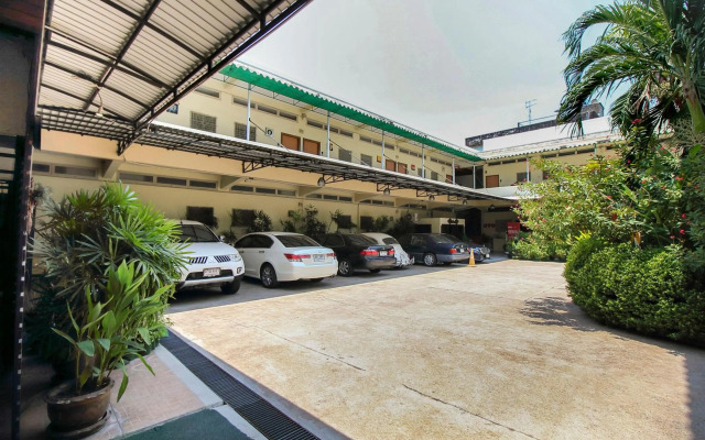 Rajata Hotel