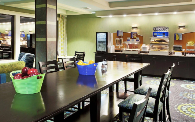Holiday Inn Express & Suites Salem by IHG