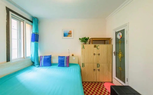 Rose Garden Theme Youth Hostel