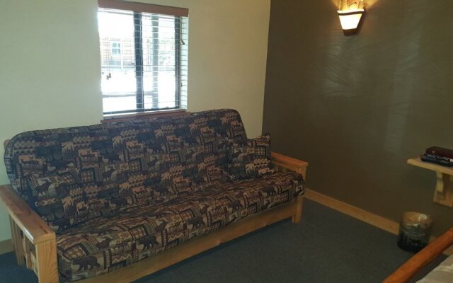 Nine Pines Motel