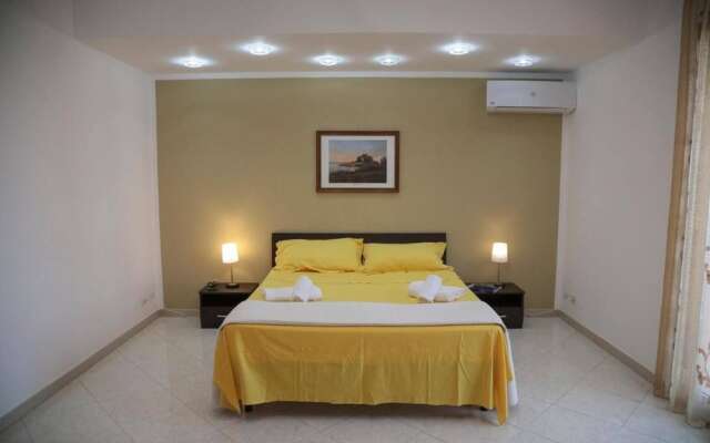 Spacious 4 Bedroom Apartment With Terrace And View