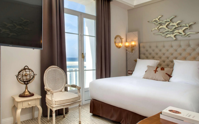 Grand Hotel Des Sablettes Plage, Curio Collection By Hilton