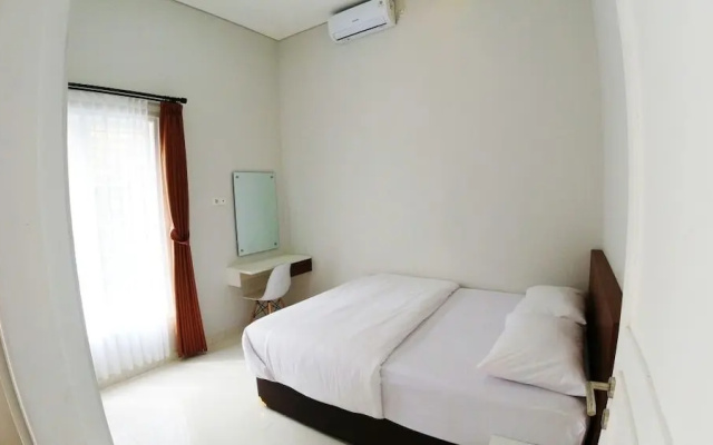 Omah Bondi Family Homestay by FH Stay