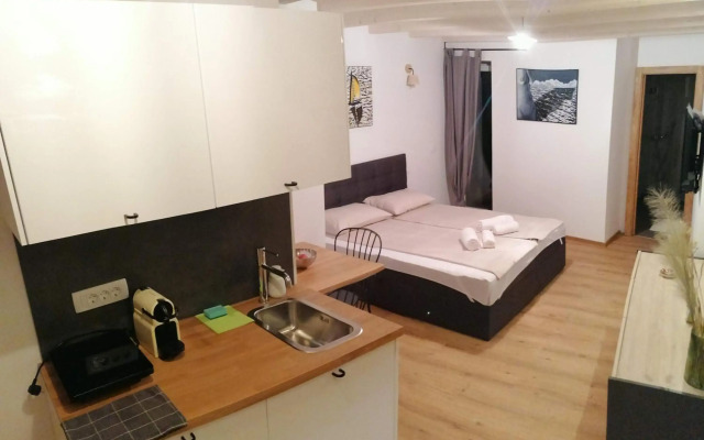 GG art apartments II