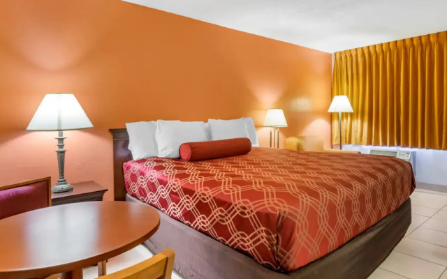 Econo Lodge North