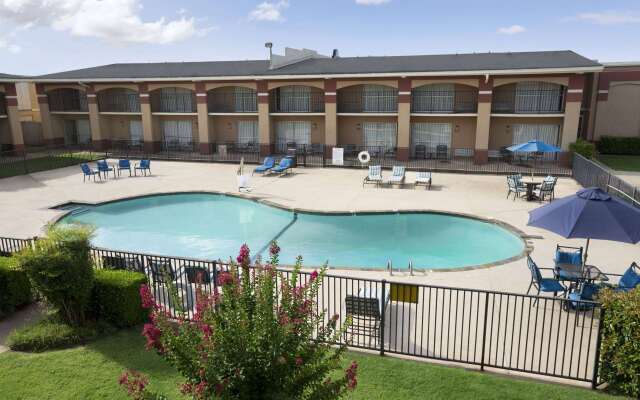 Howard Johnson by Wyndham Oklahoma City Airport/ Fairgrounds