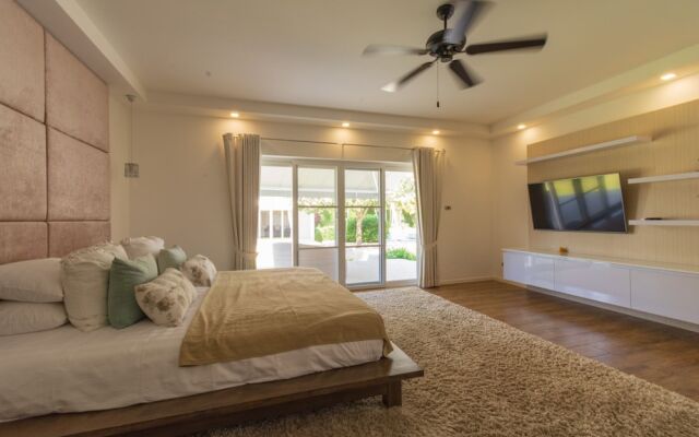 Luxury 5 Bedroom Pool Villa Amrahs