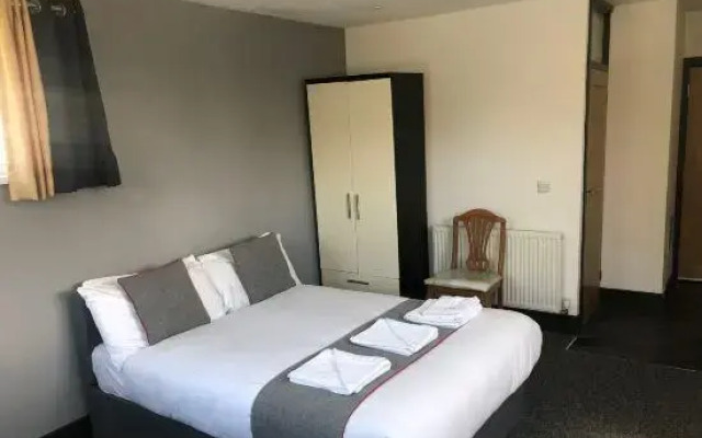 OYO Devine Beach Hotel, Westcliff Southend-On-Sea