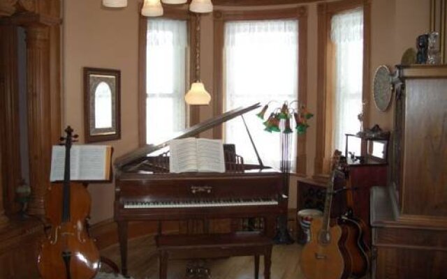 Au Petit Chateau