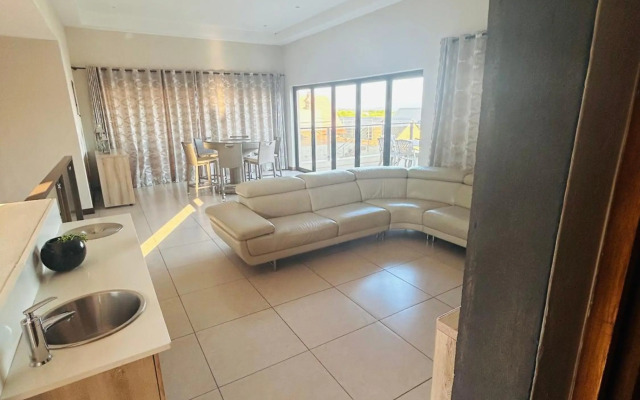 Bluewave Villa at 944 Kota