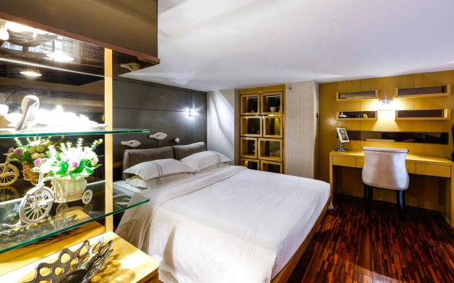 Waifden Apartment Poly D Branch