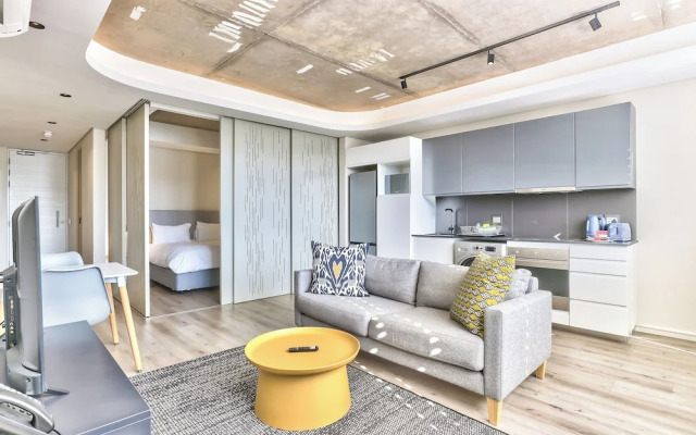 Great Studio With Balcony and City Views