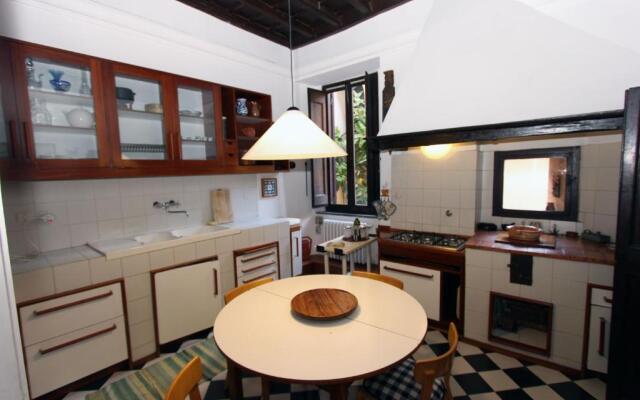 Navona Flat