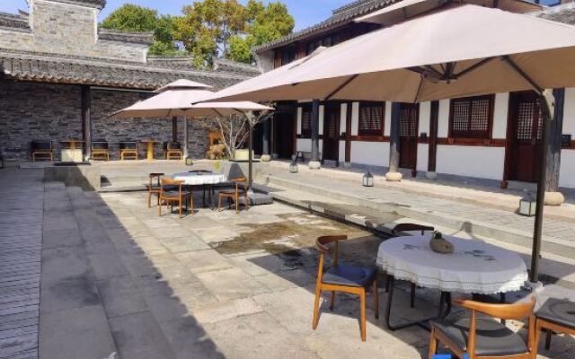 Ningbo Cloud Hotel (Cicheng Ancient County Chengchenghuang Temple)