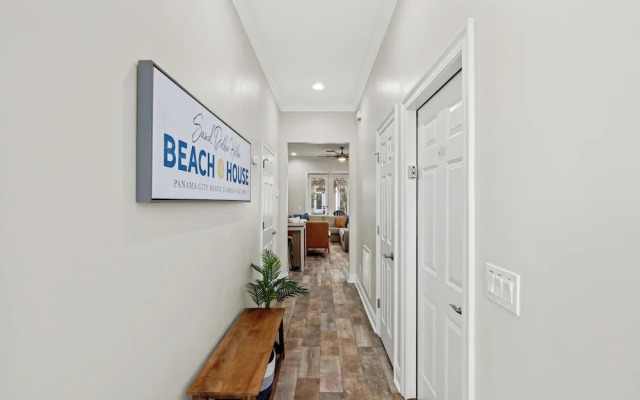 Escape to Sand Dollar Holler: Coastal Retreat, 3 Beds, 2.5 Baths, Sleeps 10!