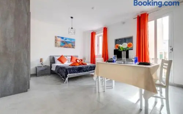 Modern Studio Central Location