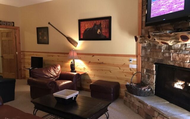 Light`s Mountain Lake Overlook