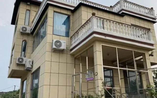 Zhuquanshan Gangzishu Restaurant B&B