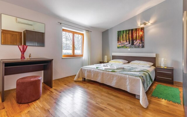 Amazing Home in Krnica with Hot Tub, WiFi & 4 Bedrooms