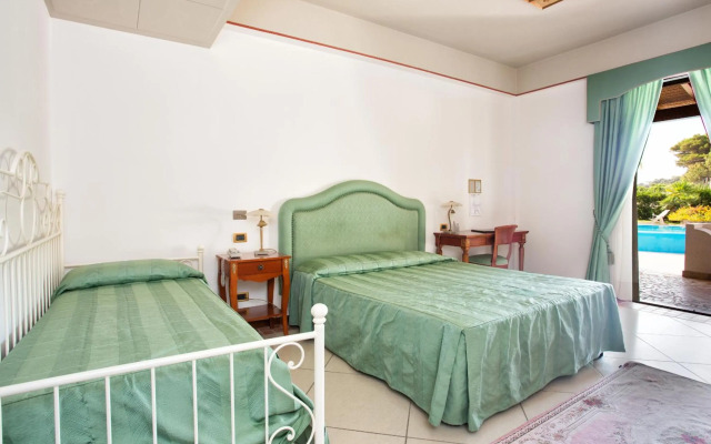 Hotel Tritone