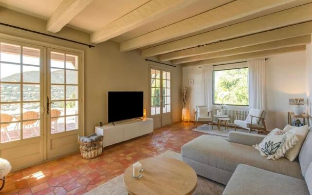 Villa in Cavalaire With Sea View & Pool