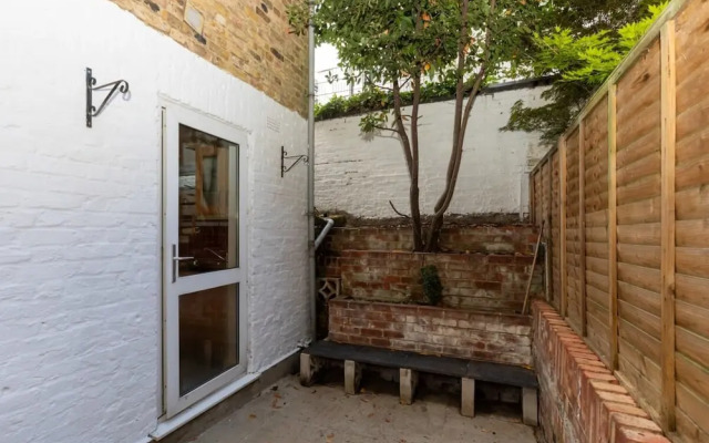 Spacious 1BD Flat w/ Garden - Hammersmith!