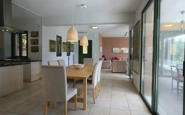 Lovely Open Plan Family Villa in Kato Katelios