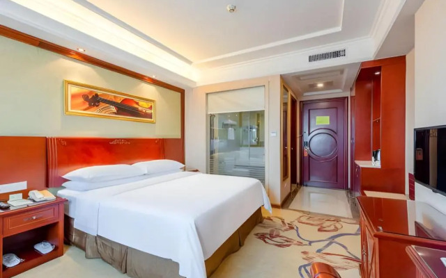 Vienna Hotel (Foshan West Railway Station Airport Branch)