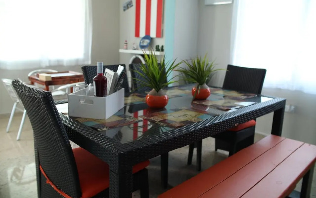 Tropical Breeze Escapes Couples Studio