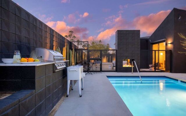 Blackhaus Suites by AvantStay – Modern Comfort in Downtown Palm Springs